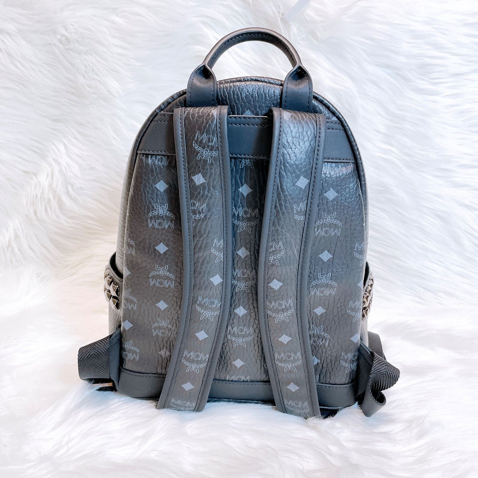 MCM エムシーエム リュック スタッズ ロゴプレート レザー
