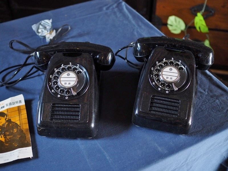 日立製昭和レトロ黒電話 ２台取説付 古録展 品番D614