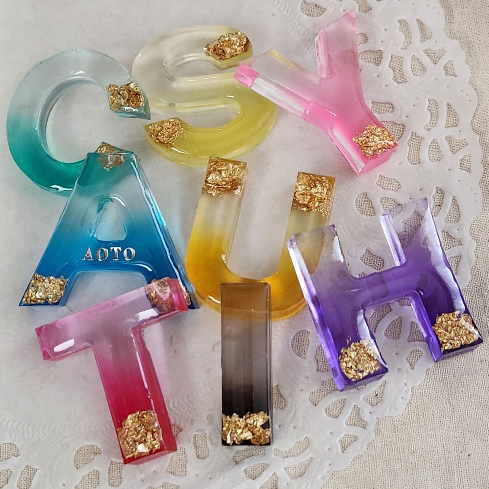 ハンドメイドレジンイニシャルキーホルダー レジンイニシャルキーホルダー｜ハンドメイドの作り方・アイデア