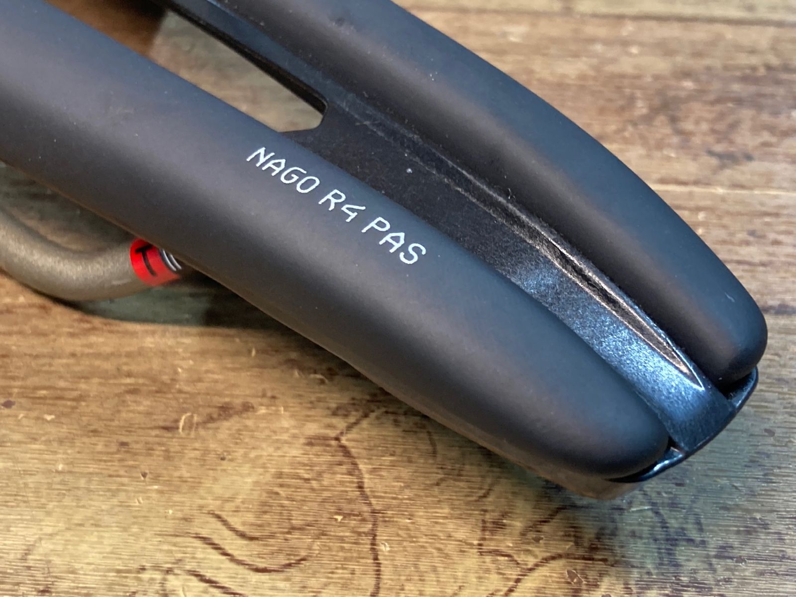 IJ696 プロロゴ PROLOGO NAGO R4 PAS サドル TiroXレール ※傷 【公式通販】