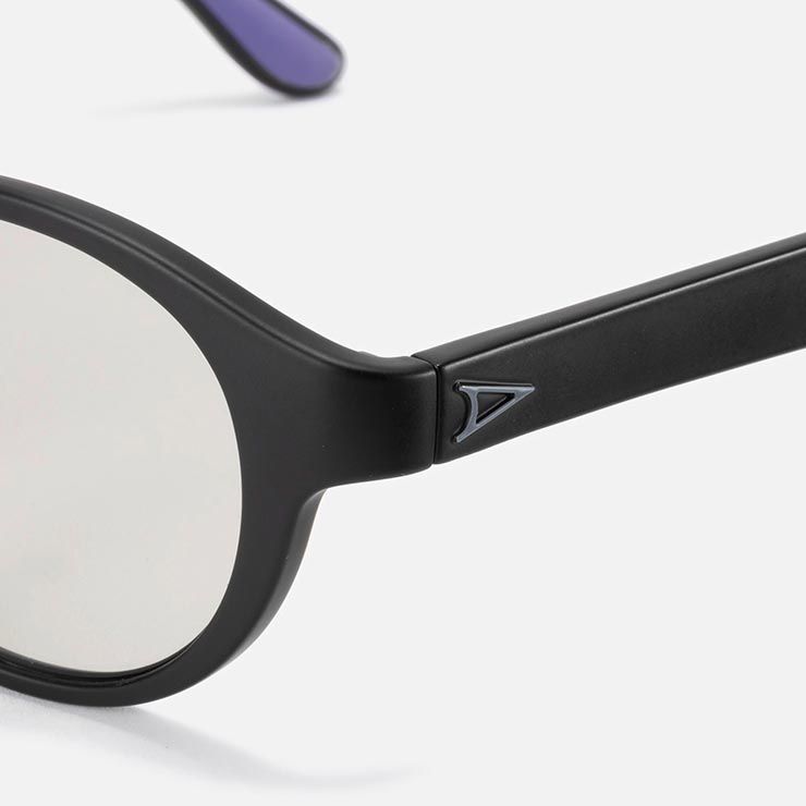 Black|Photochromic