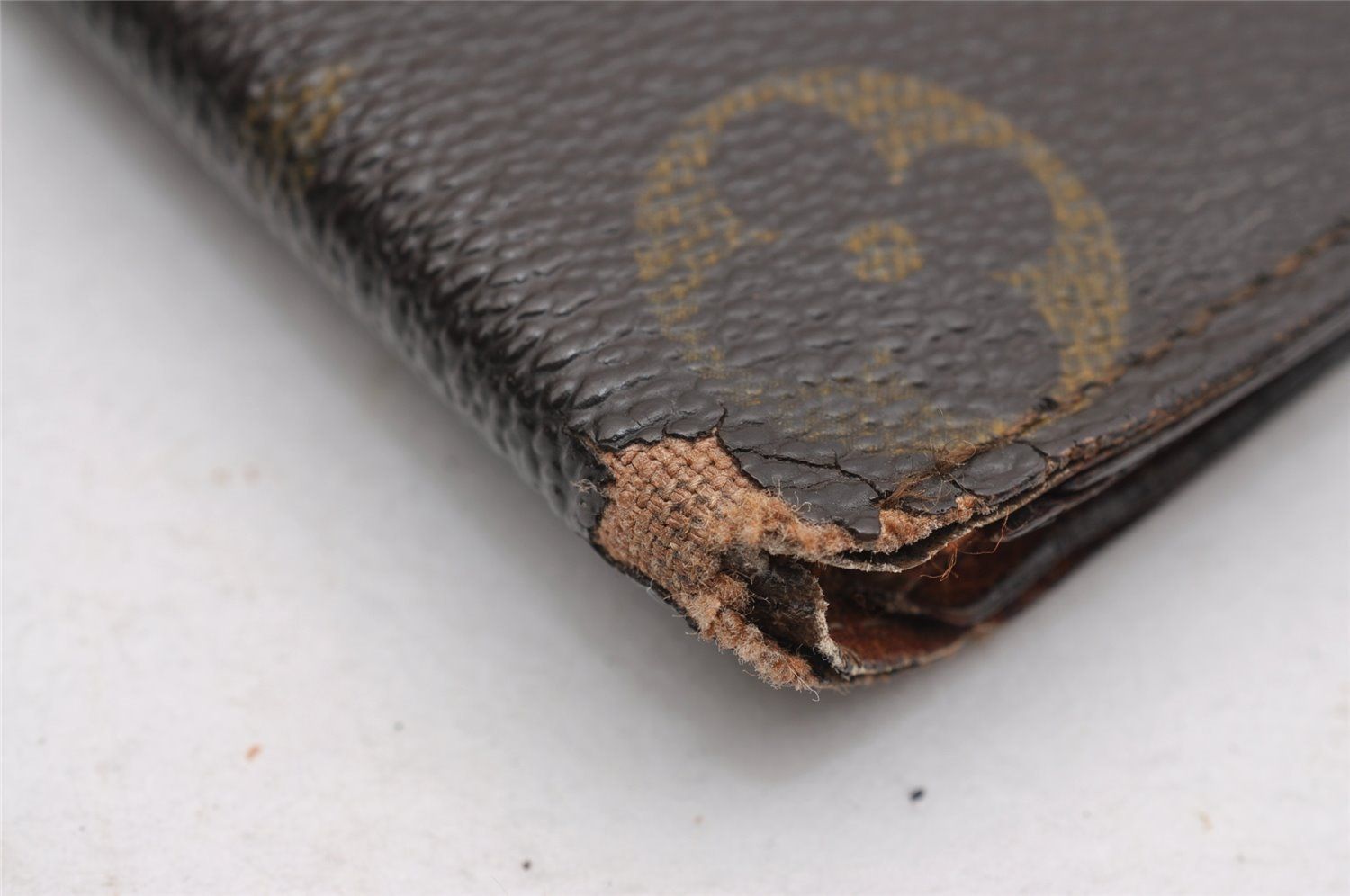 LOUIS VUITTON ルイ・ヴィトン 二つ折り財布 - メルカリ