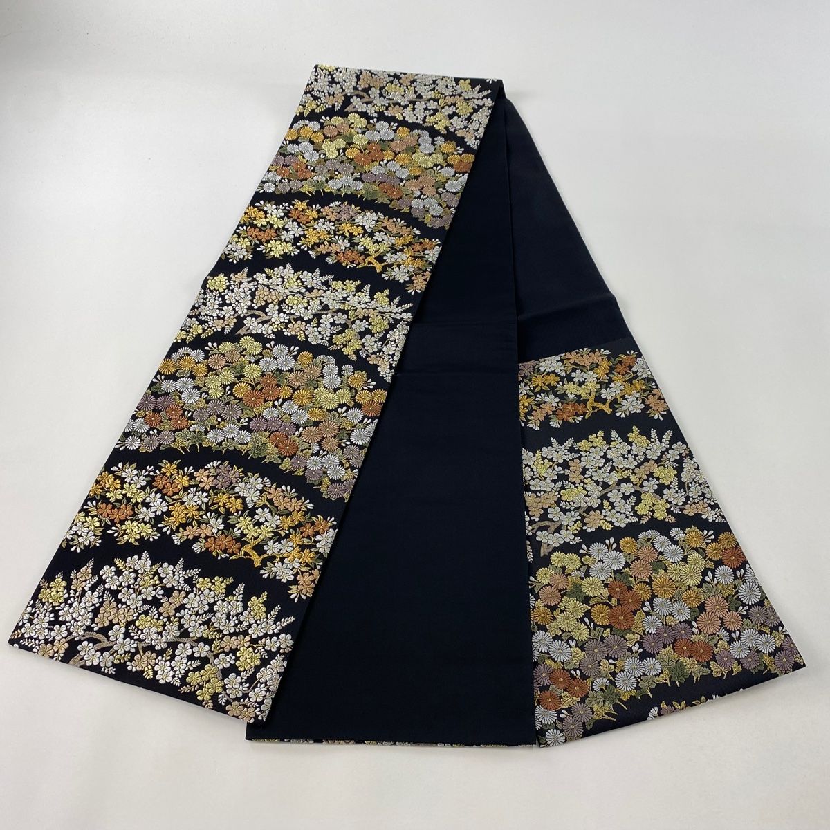 袋帯　金糸／銀糸 菊花刺繍 袋帯 美品 秀品 菊 草花 金銀糸 刺繍 クリーム 六通 正絹 【中古