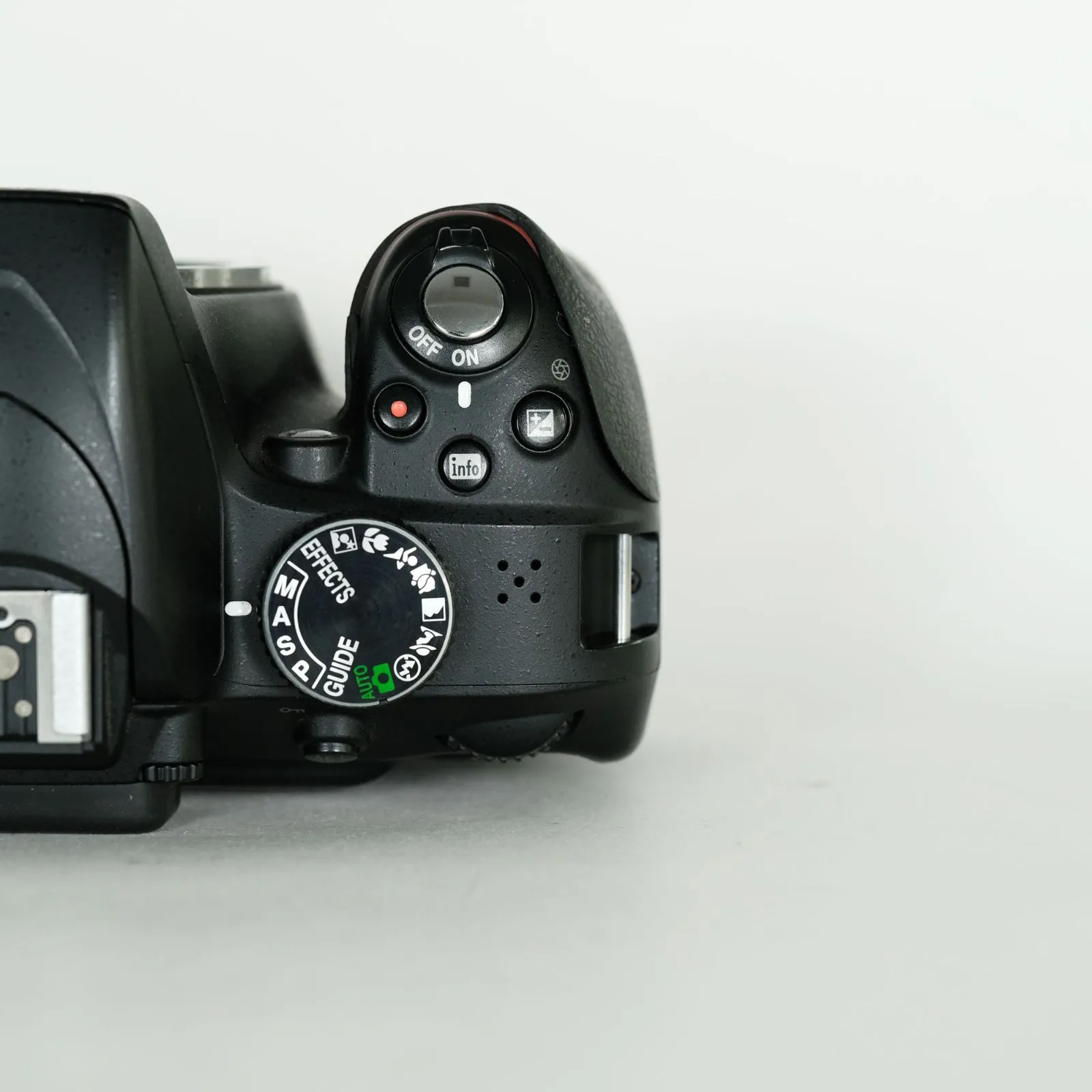 #3911 Nikon 35Ti 欠品のためジャンク カメラ [ジャンク品] Nikon D3300 / ニコンFマウント