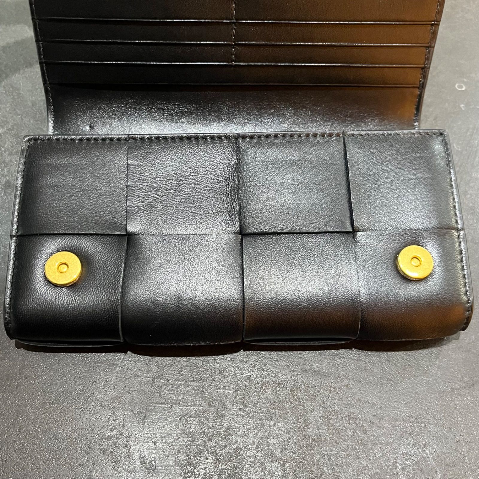ボッテガ　ヴェネタ　財布 BOTTEGA VENETA 二つ折り レザー カセット 長財布 ロングウォレット