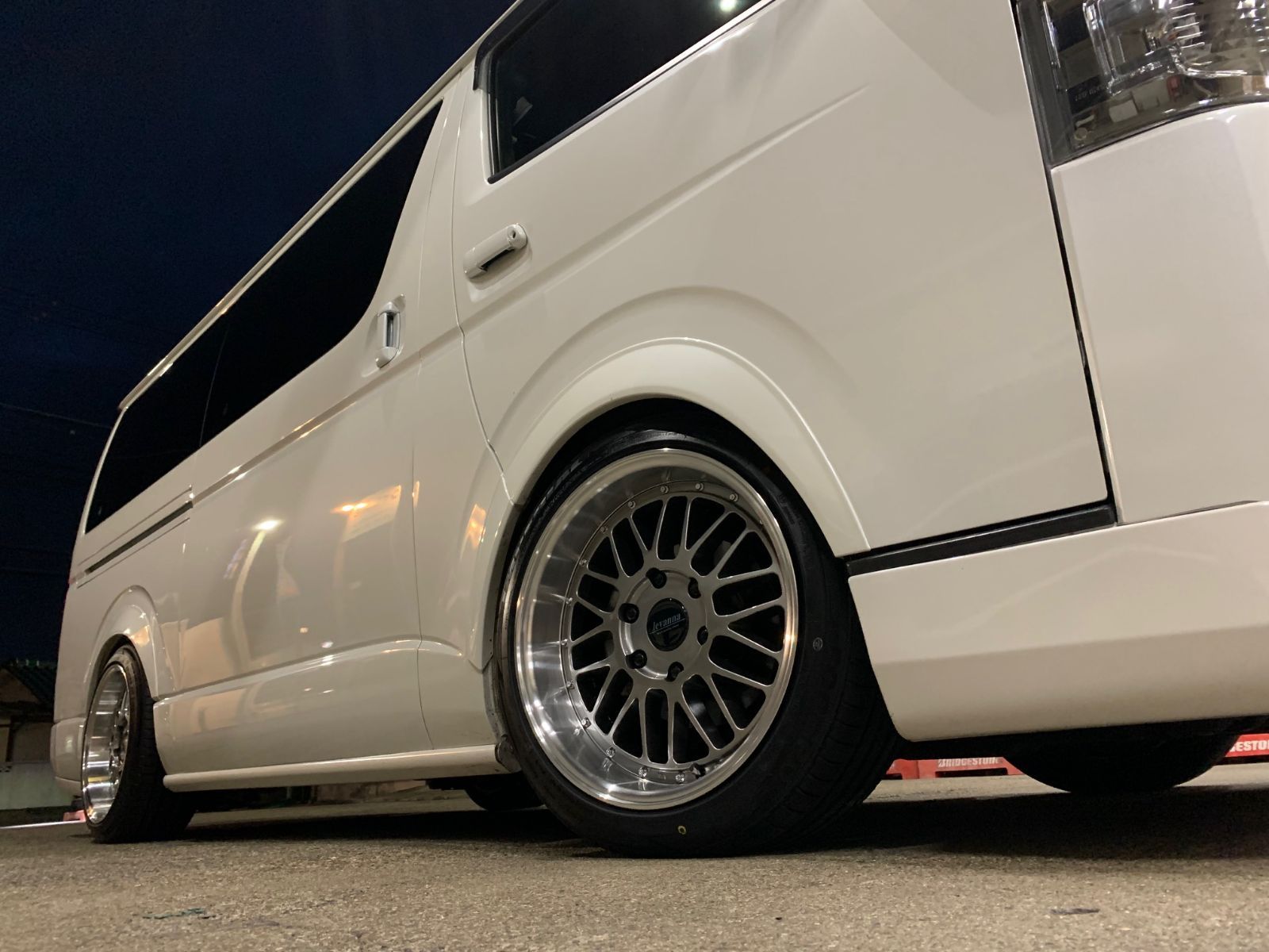新品☆ツライチ設定☆深リム メッシュ 225/45R18 ハイエース 200系 カスタムサイズ 深リム メッシュ levanna V10LTH 18inch 9.0J 6
