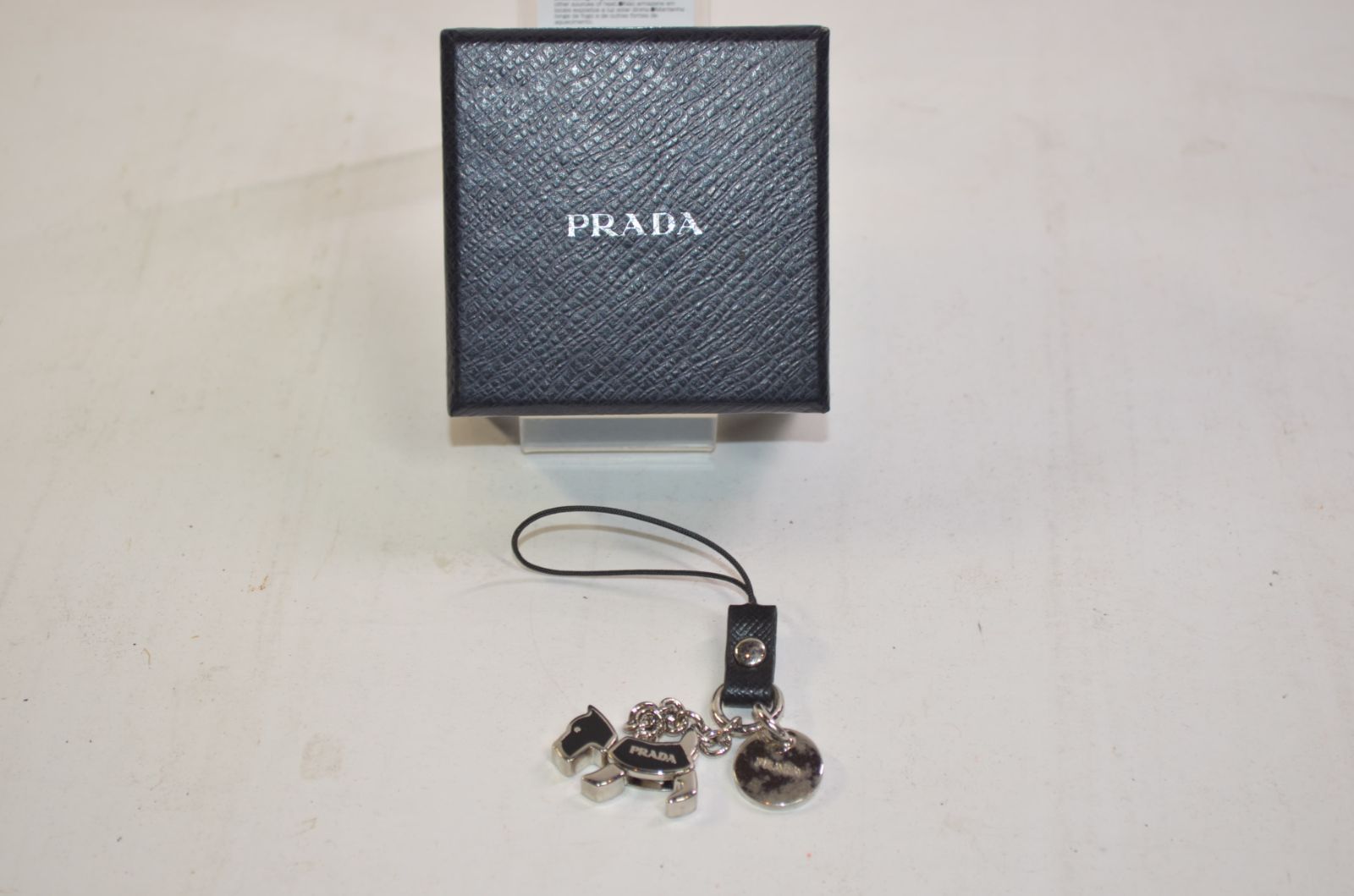 PRADA プラダ キーホルダー チャーム 犬 ドッグ 金属素材