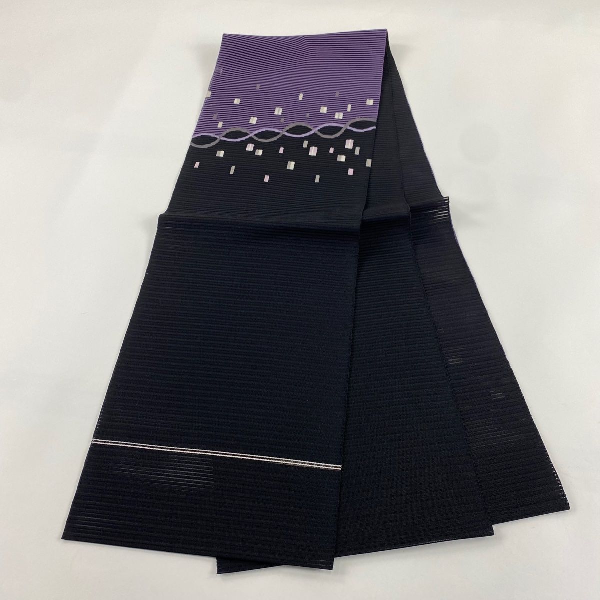 M185 夏帯　黒地　幾何学　正絹　名古屋帯 名古屋帯 美品 秀品 夏帯 絽 幾何学模様 黒 正絹 【中古