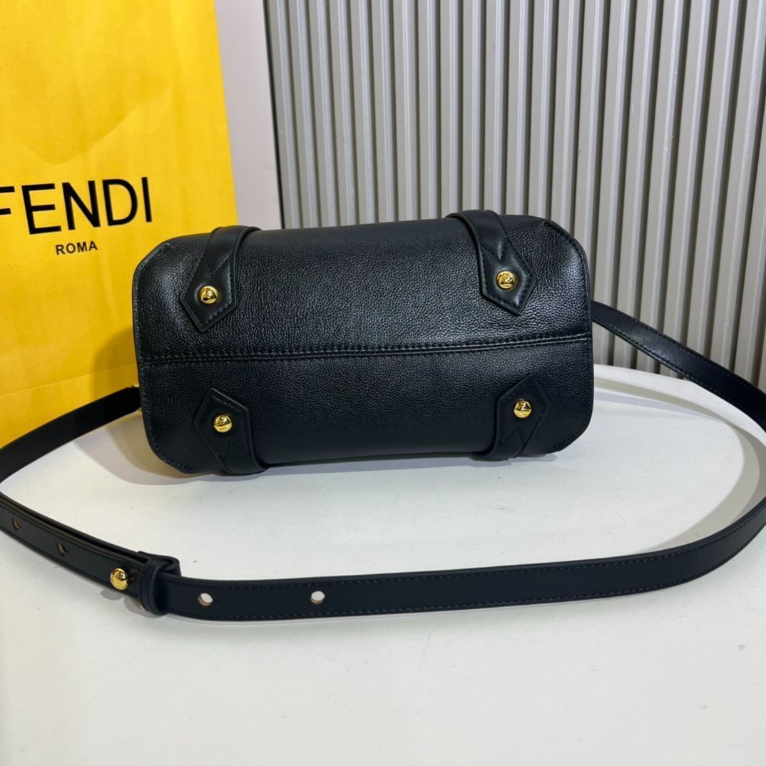 FENDIショルダーバッグ、リュックサック、手首バッグ、ポーチ