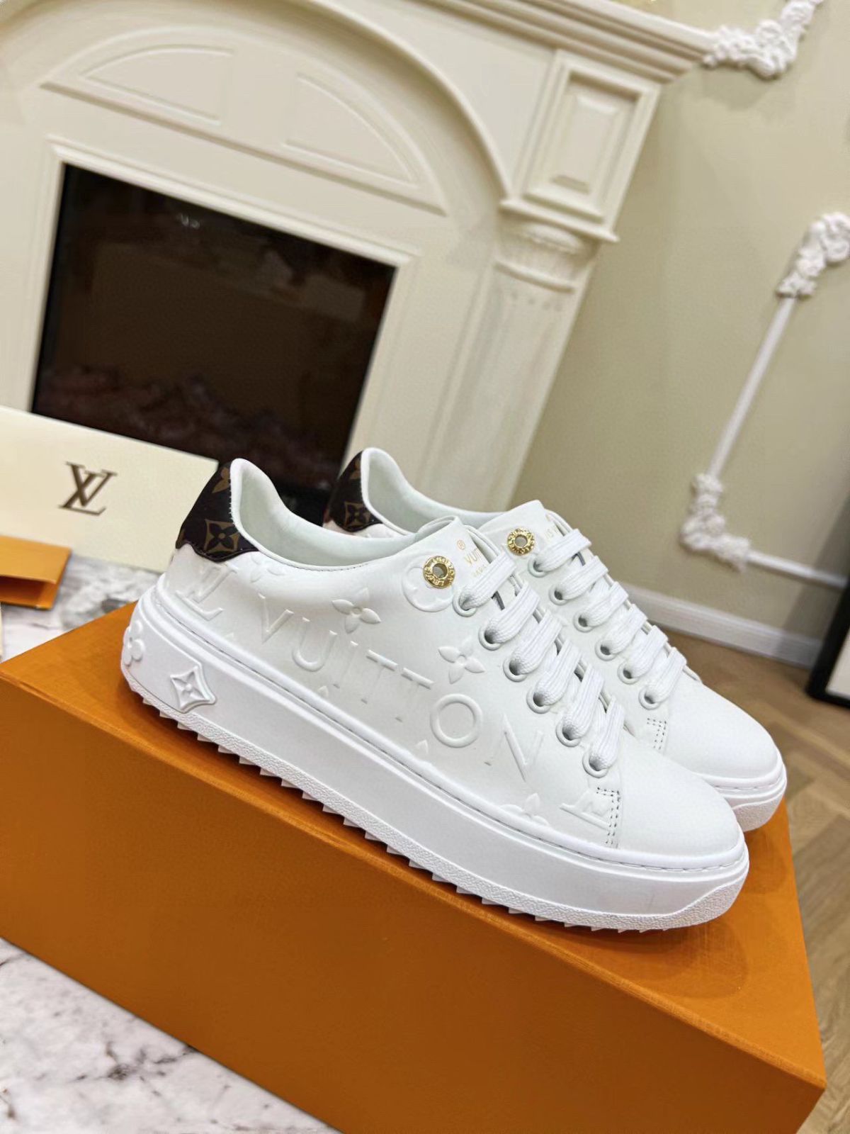 Louis Vuitton ホワイトのロートップ