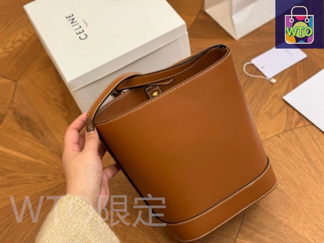 セリーヌ スモール バケット キュイル トリオンフ ショルダー