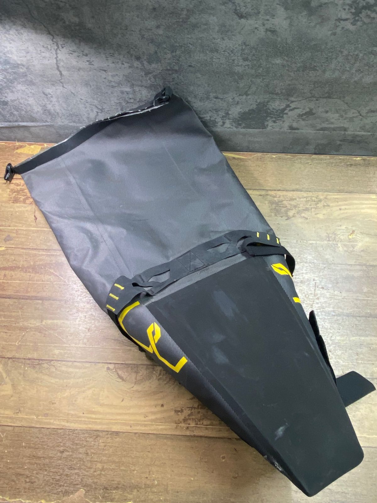 JM099 アピデュラ APIDURA EXPEDITION SADDLE BAG 17L グレー