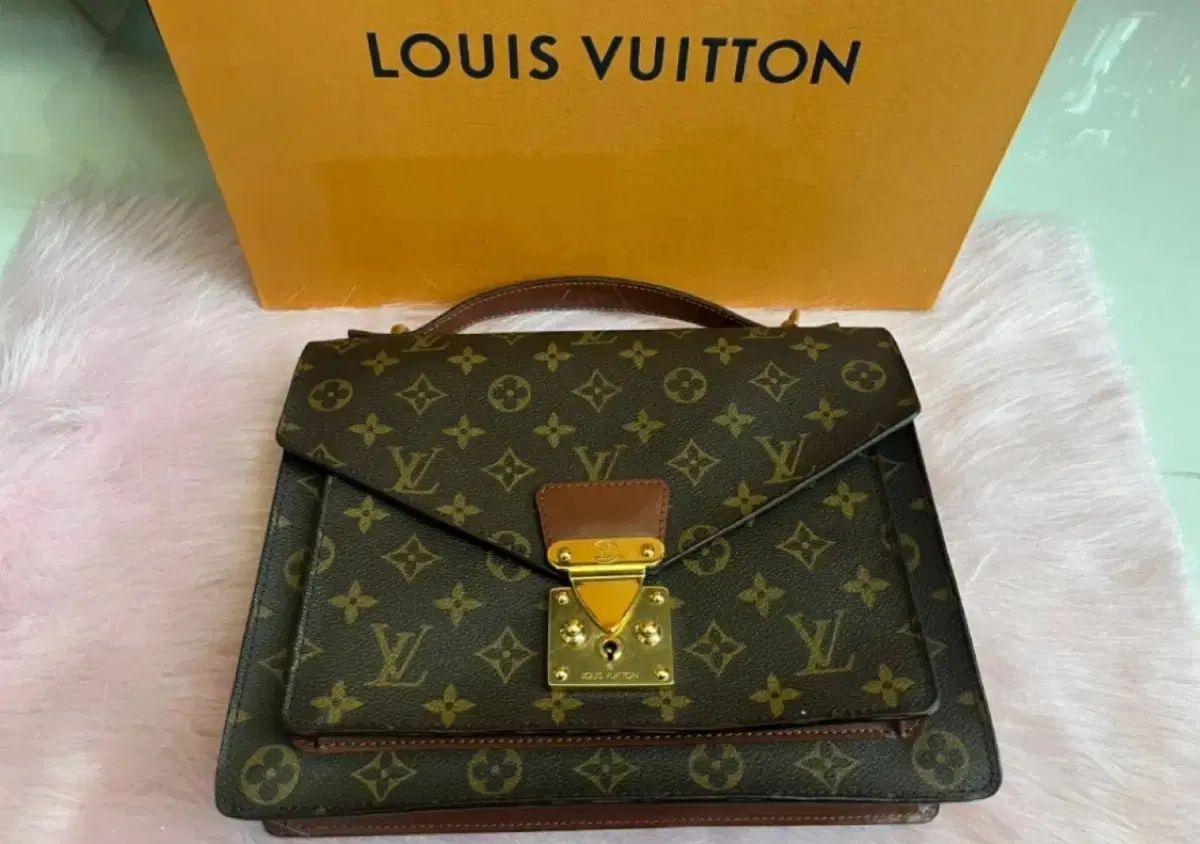 Louis Vuitton ルイヴィトン モンソーバッグ