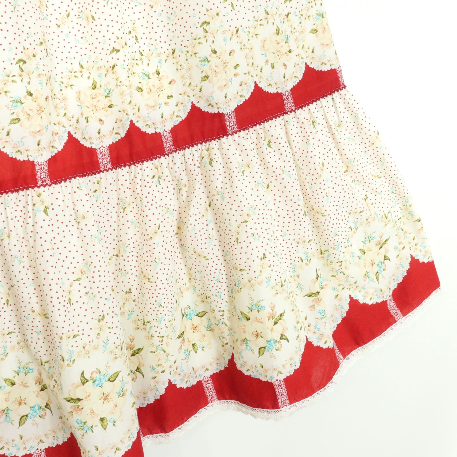 美品】ピンクハウス☆ドットと花柄のティアードスカート 白×赤系 前