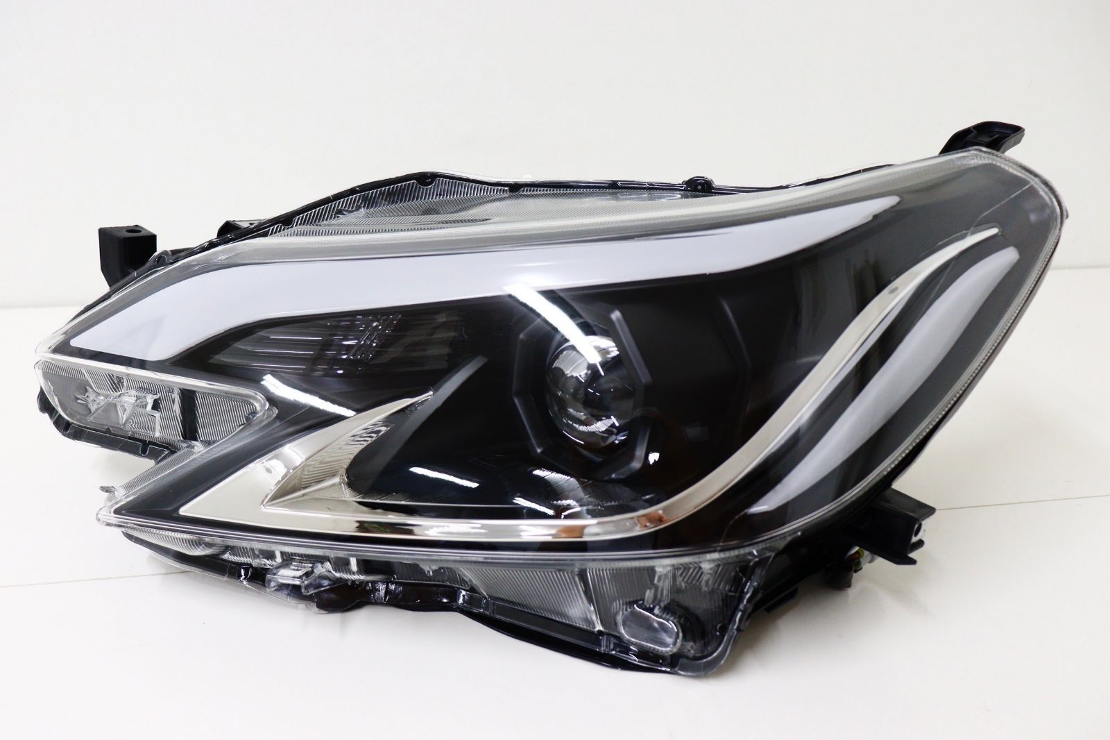 grx130 マークx 加工アイブロウヘッドライト TOYOTA GRX130 マークX / 中期後期型 アイブロウヘッドライト