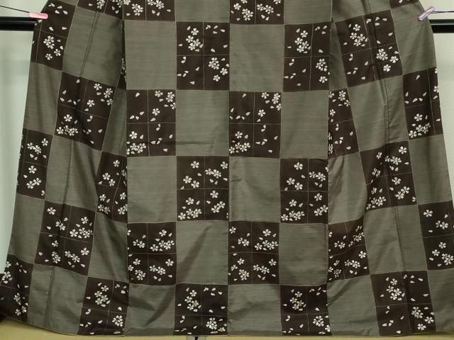 平和屋着物■極上　本場大島紬　刺繍　市松舞桜　逸品　DZAA9624kh5 平和屋着物□極上 本場大島紬 刺繍 市松舞桜 逸品 DZAA9624kh5 - メルカリ