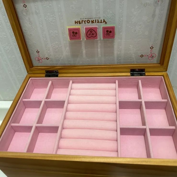 Hello Kitty 木製ジュエリーBOX デラックス 1 9 9 8 - メルカリ