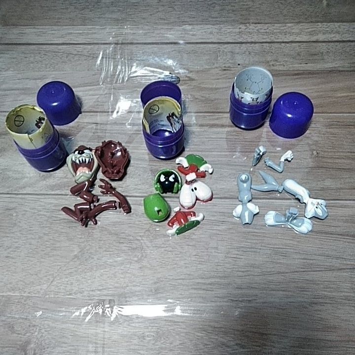 送料無料 ルーニーテューンズ バックスバニー 他 キンダーサプライズ