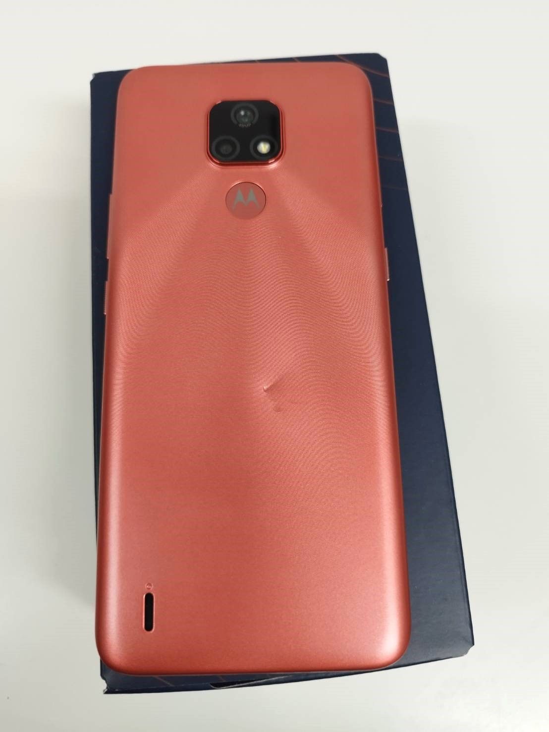 SIMフリー】motorola moto e(7) XT2095-3/64GB/サテンコーラル - 中古