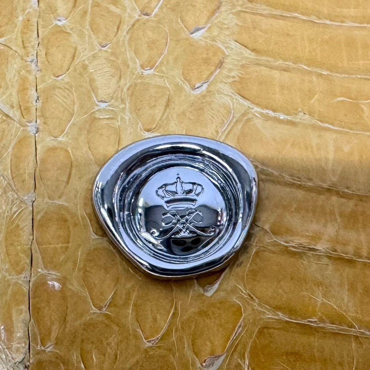 A.D.M.J】長財布 がま口 クロコ型押し イエロー スワロフスキー