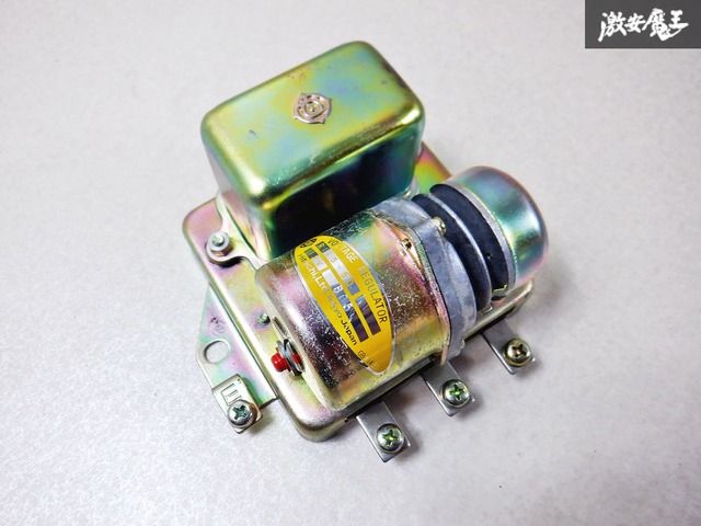 未使用日立製 ブルーバード 520 ボルテージレギュレーター 単体 R115-50 12V 旧車 即納 棚E4a
