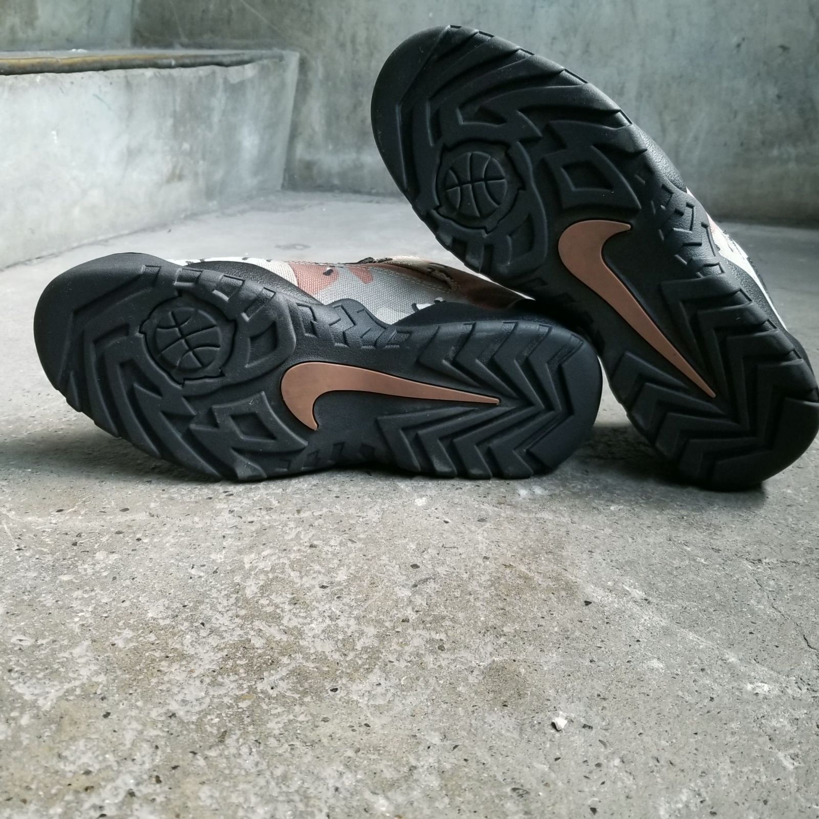 Supreme 24ss × NIKE SB DARWIN LOW 'Desert Camo' 27.5