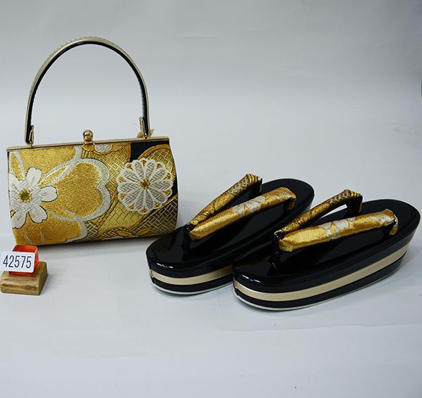 草履バッグセット 帯地 三段 フリーサイズ 24cm 適合足サイズ22.5cm～24.5cm 金色×黒色 振袖 成人式 結婚式 NO42575