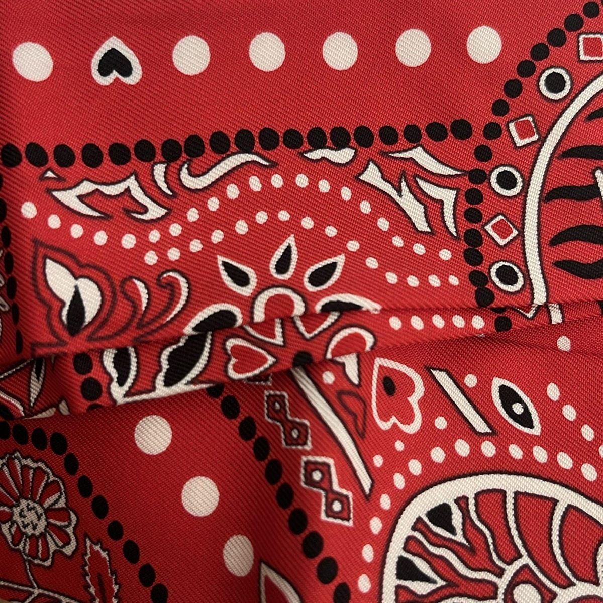 HERMES(エルメス) スカーフ美品 ツイリー レッド×黒×白 リボン