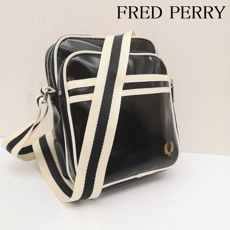 Fred Perry クラシック　ショルダーバッグ 黒　エナメル調　y2k Classic Shoulder Bag／クラシックショルダーバッグ（ショルダー