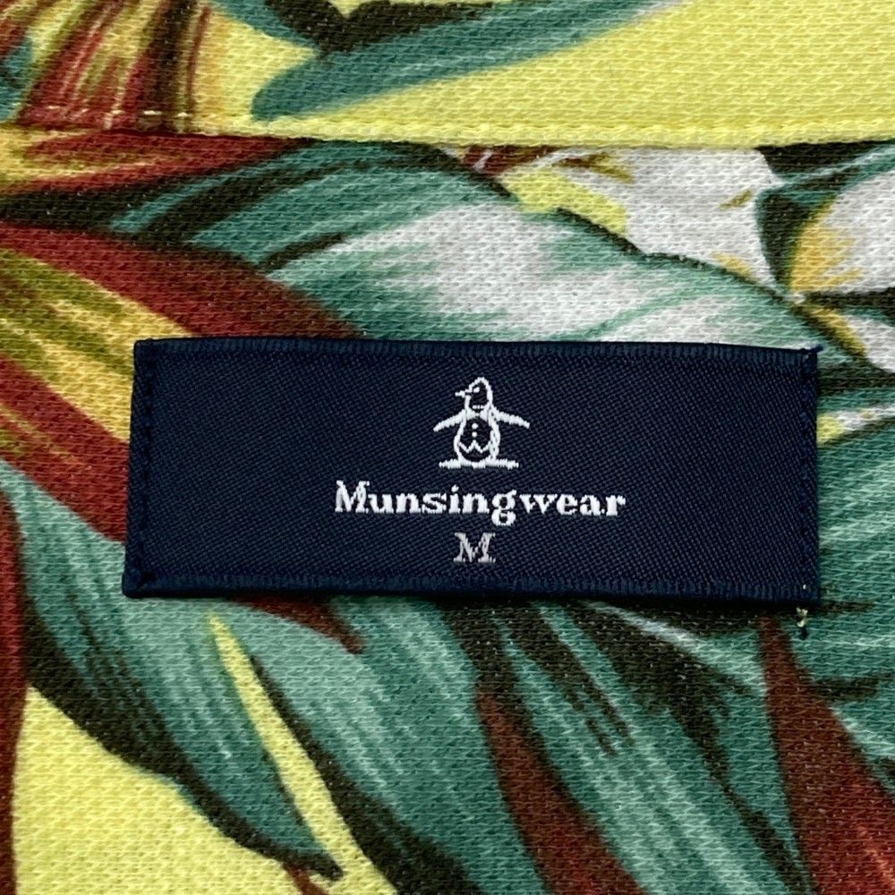 サイズ：M MUNSING WEAR マンシングウェア  半袖シャツ 花柄 イエロー系 [240101448412] ゴルフウェア メンズ ストスト サイズ：M MUNSING WEAR マンシングウェア 半袖シャツ 花柄