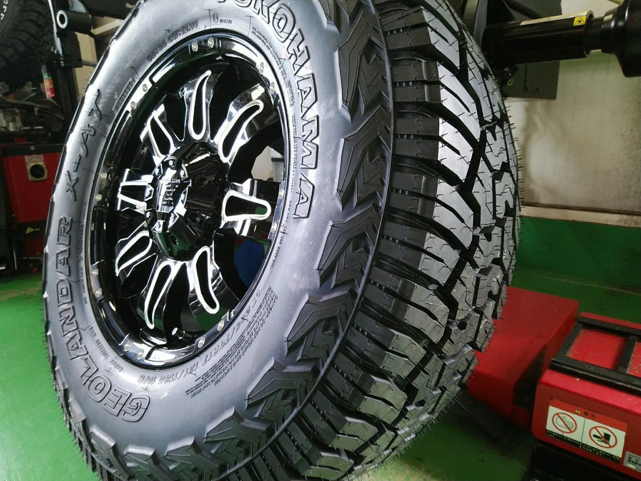 プラド ハイラックス サーフ FJクルーザー タイヤホイール ヨコハマ X-AT 265/70R17 265/65R17 285/70R17 17インチ  Balano - メルカリ