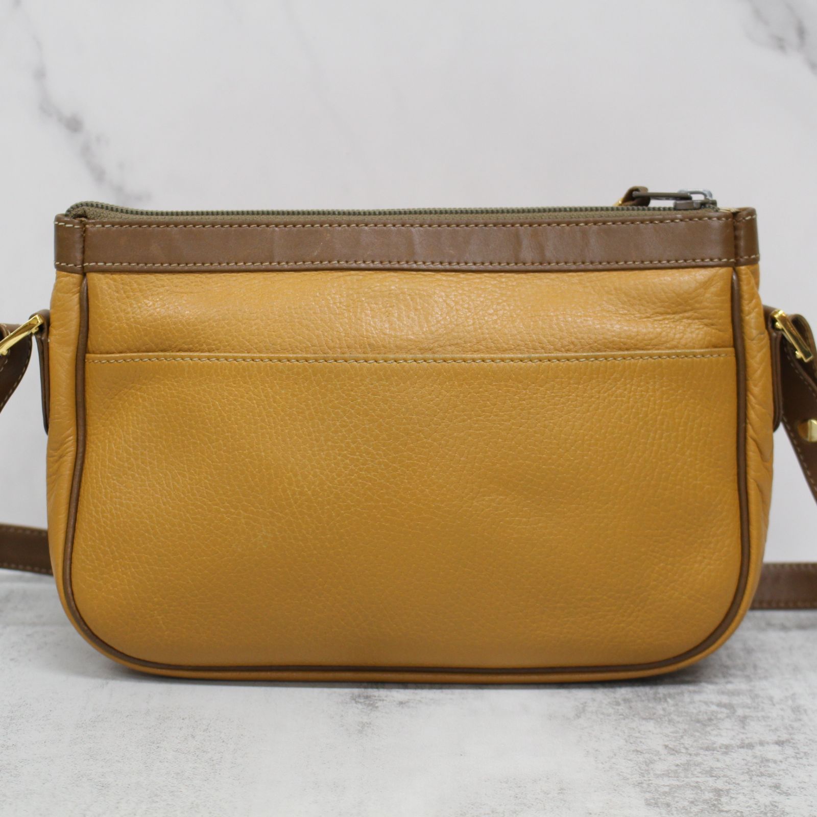 LOEWE ショルダーバッグ 斜め掛け ポシェット ヴィンテージ カラシ色 LOEWE ショルダーバッグ 斜め掛け ポシェット ヴィンテージ