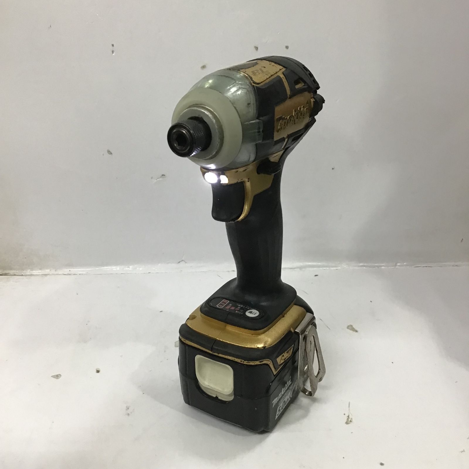 マキタ充電式インパクトドライバー TD137DSP1 14.4V 5.0Ah