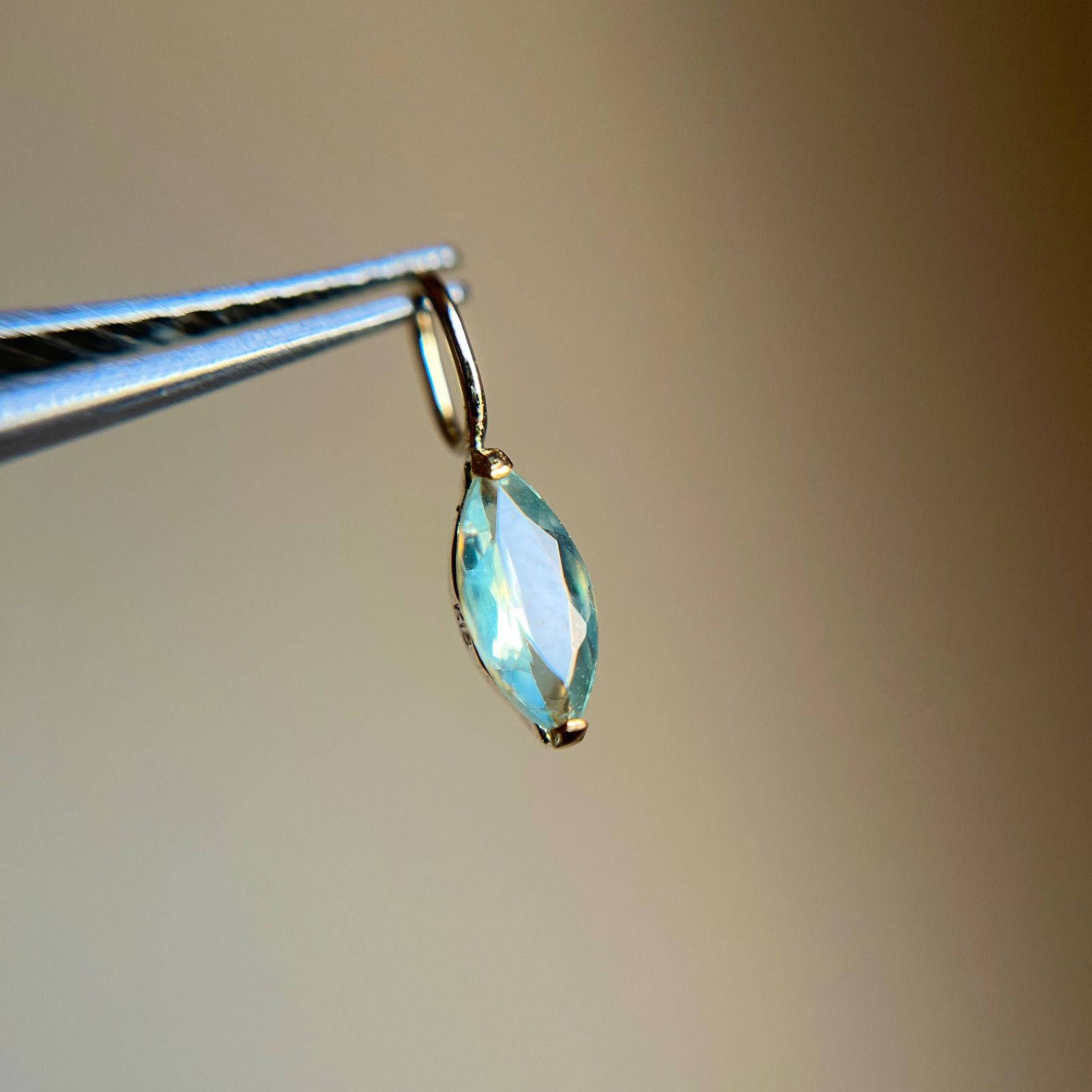 K18 天然石アレキサンドライトMQ 希少 レア ペンダントトップ チャーム