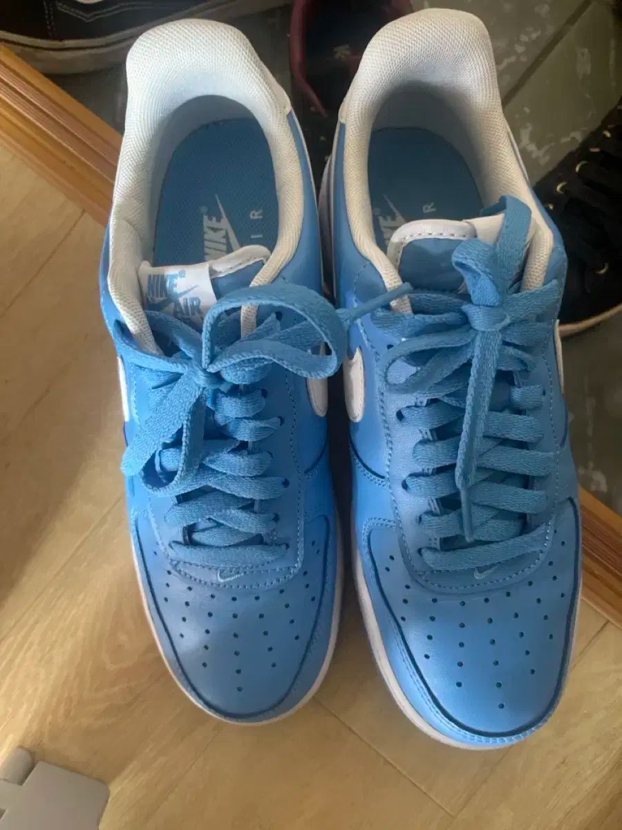 【雷市場（ポンジャン）商品韓国直送】 NIKE(ナイキ) エアフォース 1 ロー ユニバーシティー ブルー 260 在庫処分