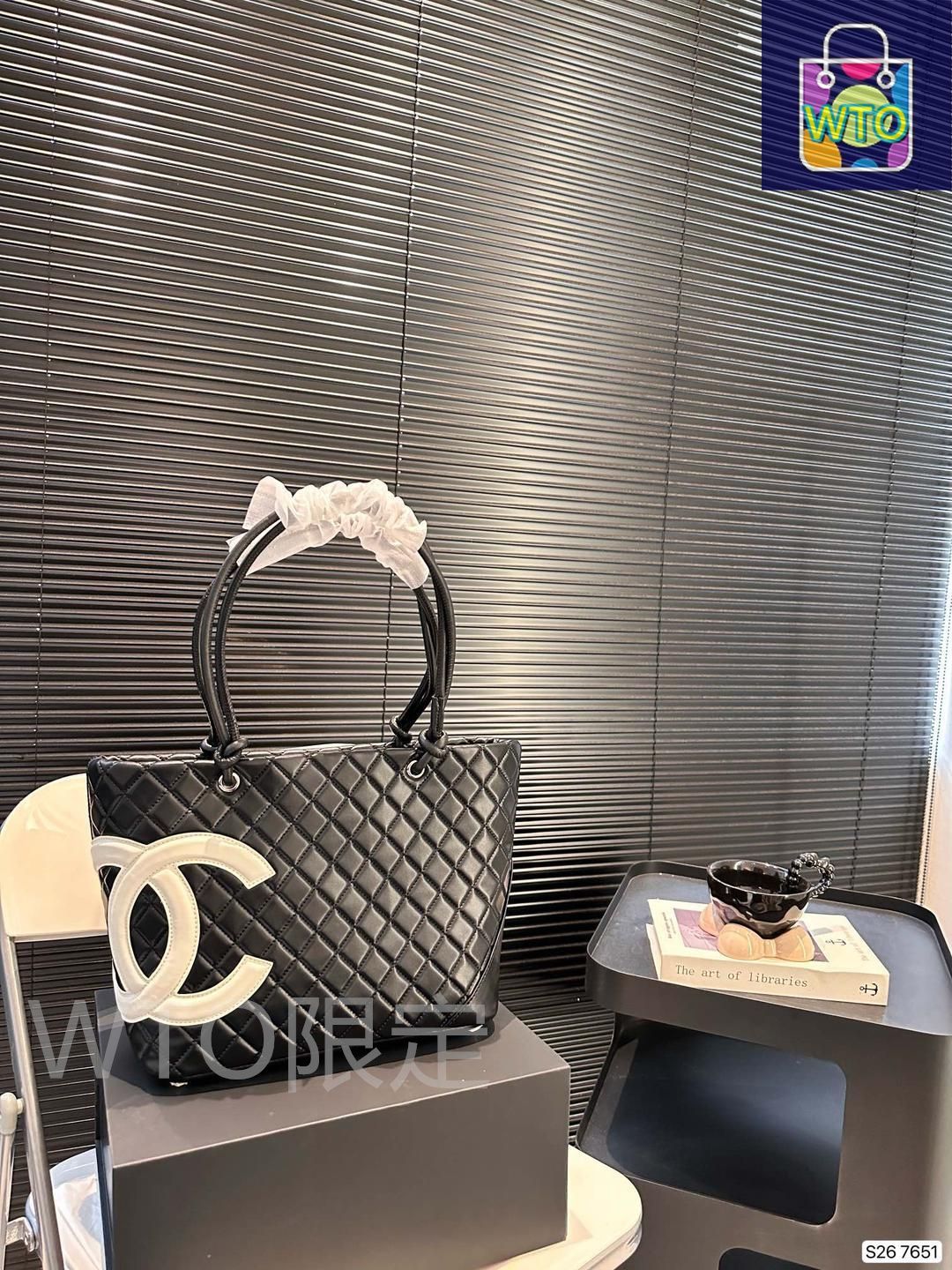 CHANELシャネルの控えめで質感のあるショルダーバッグ｜本日限定