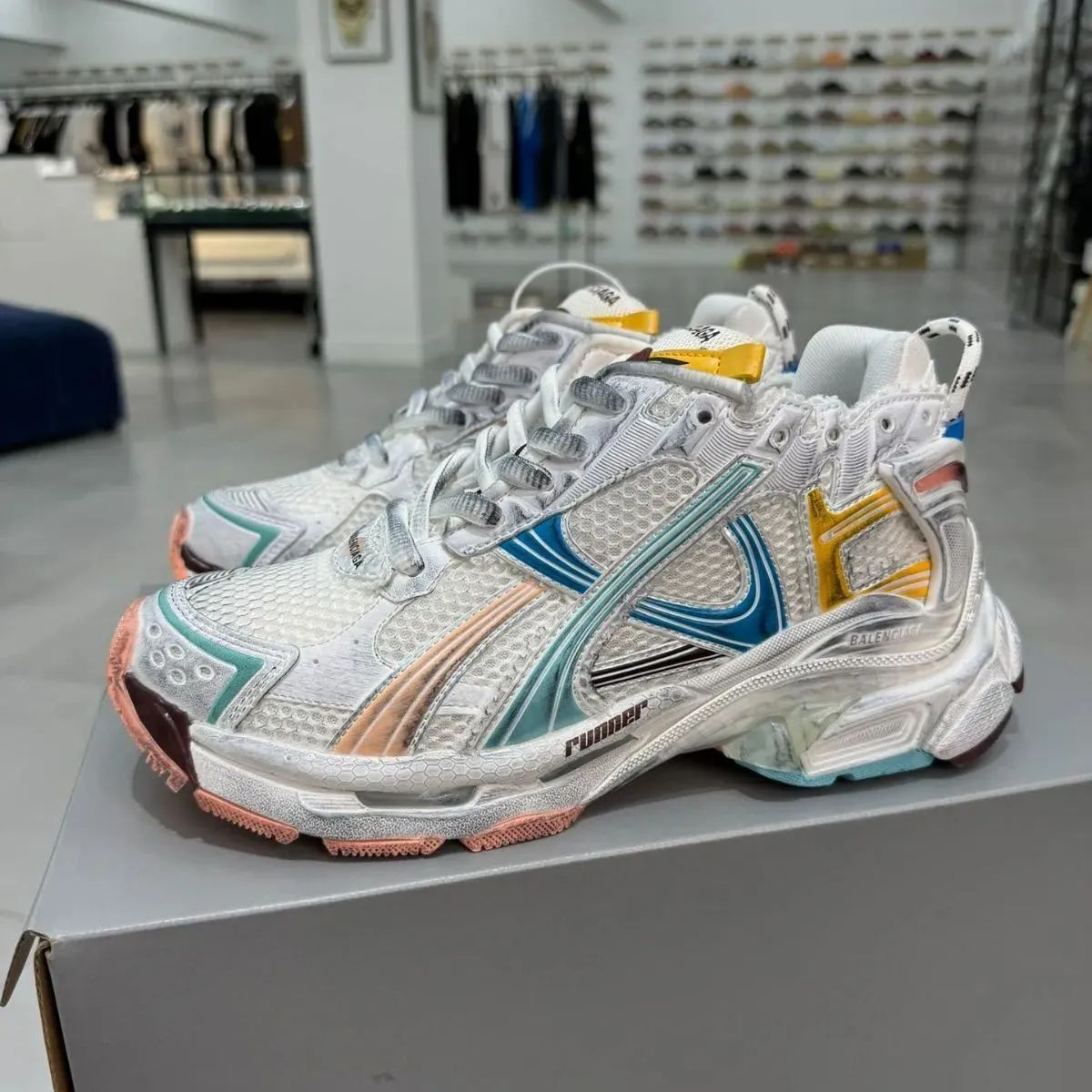 新品未使用 バレンシアガ BALENCIAGA Runner スニーカー - メルカリ