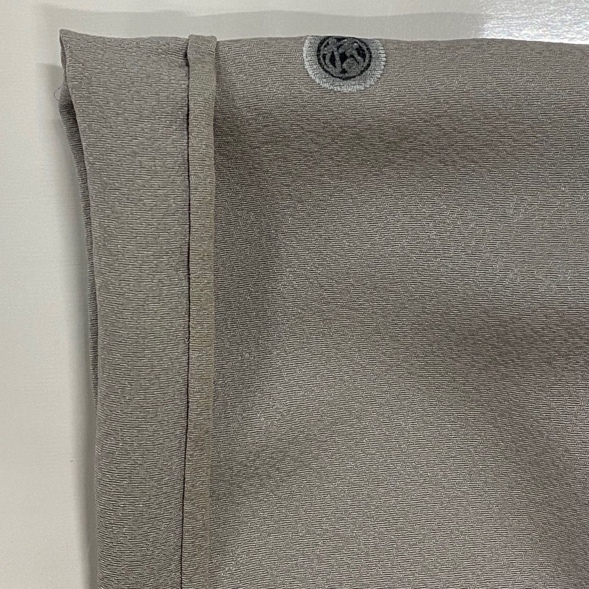 小紋 身丈162cm 裄丈67cm M 単衣 魯山人 落款 蛍 葉柄 灰色 正絹 名品 【 