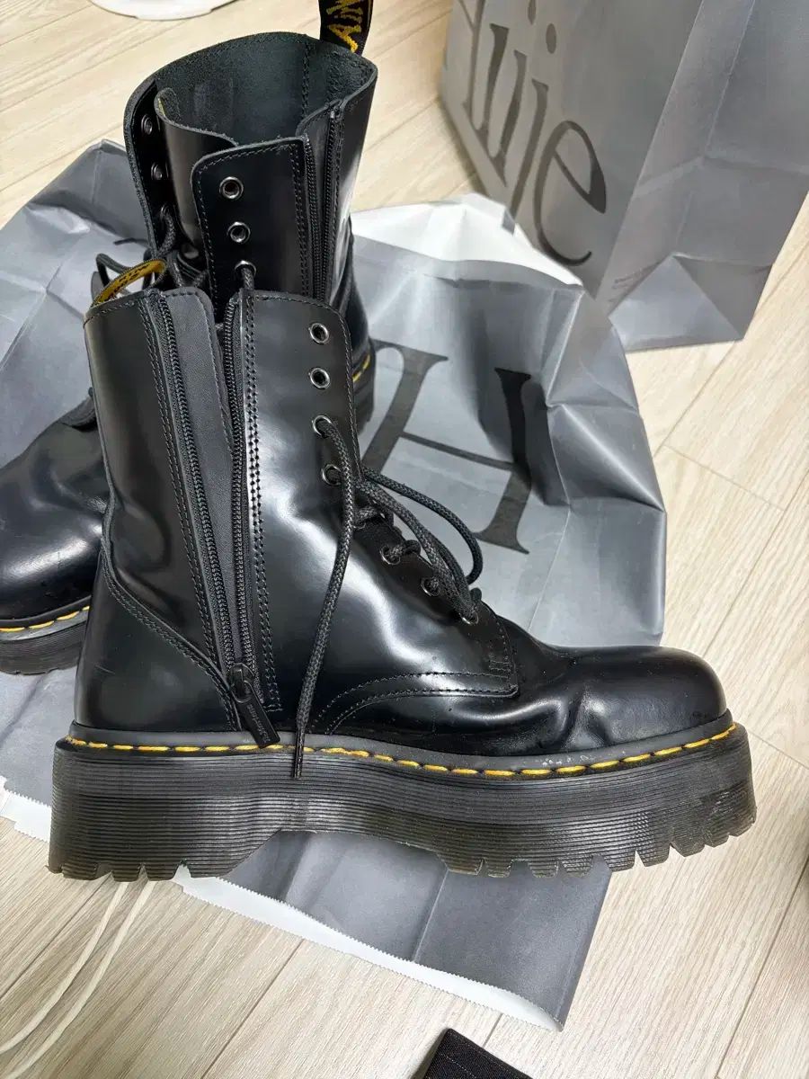 DR. MARTENS ドクターマーチン ジェイブン ほぼ