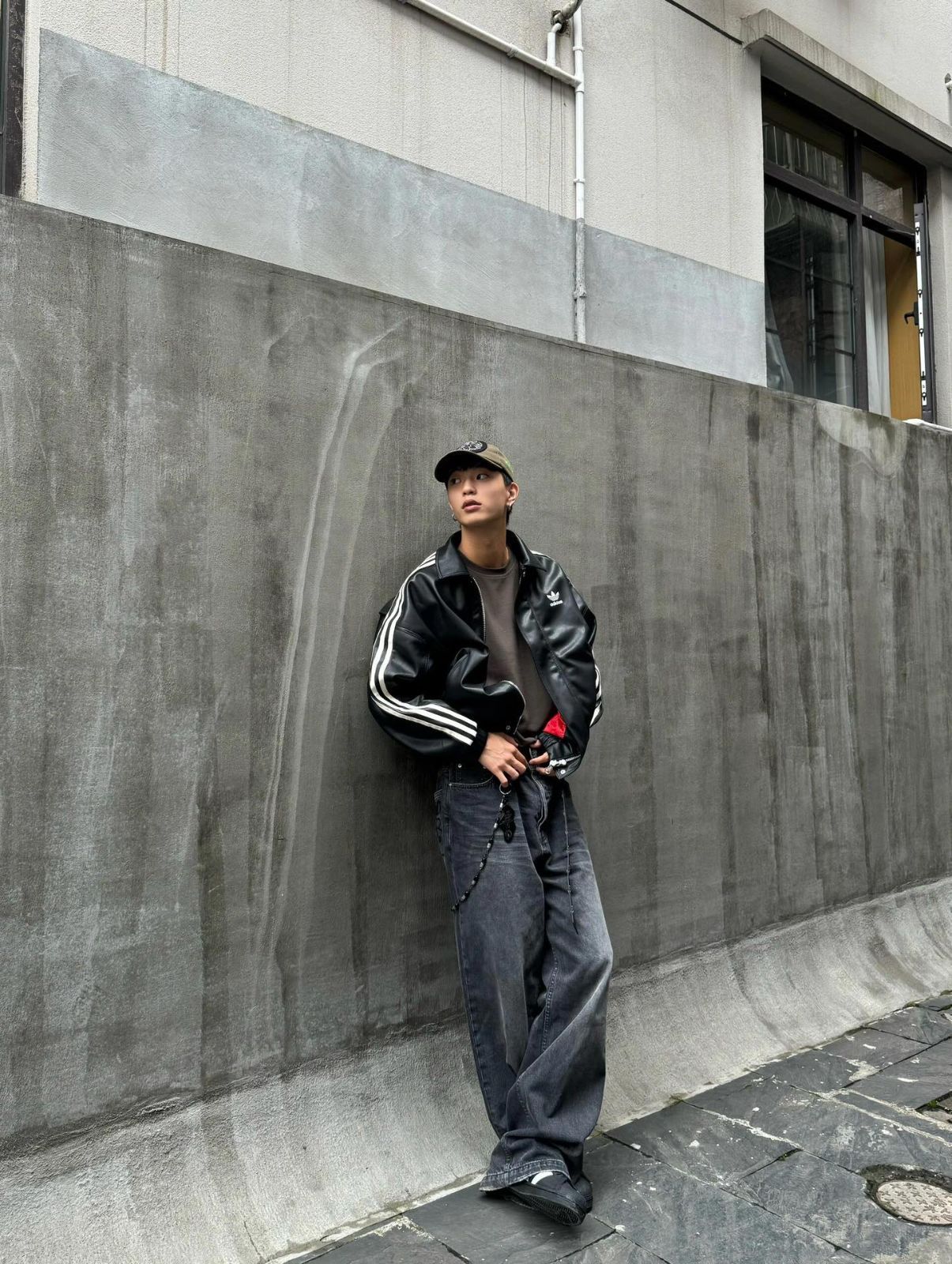 【日本未発売】フェイクレザー adidas トラックスーツジャケット 日本未発売】フェイクレザー adidas トラックスーツジャケット adidas