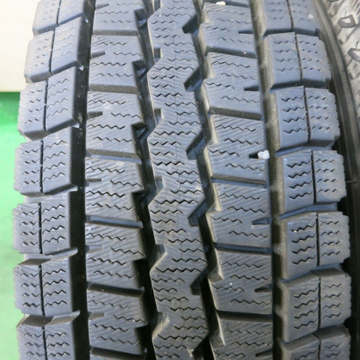 24年 バリ溝 日産純正ホイール付 185/70R14 ダンロップ タイヤ 24年 バリ溝 日産純正ホイール付 185/70R14 ダンロップ タイヤ