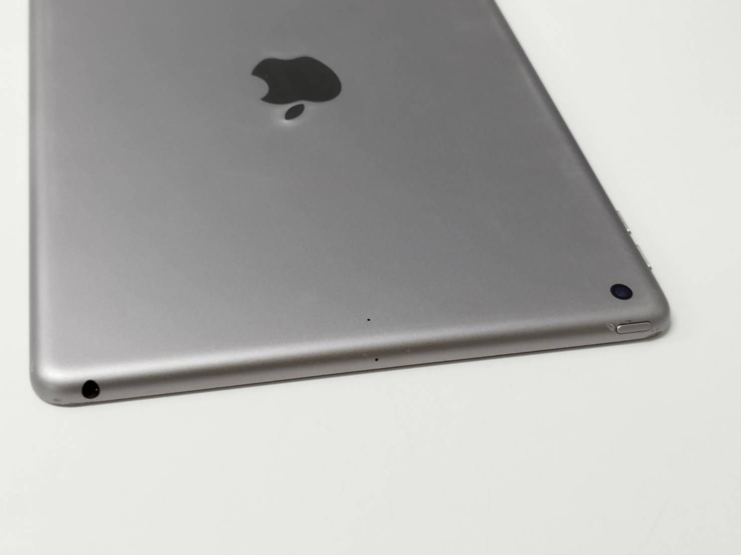 お買い得品 【Wi-Fiモデル】iPad 第5世代/A1822/128GB〈MP2H2J/A〉