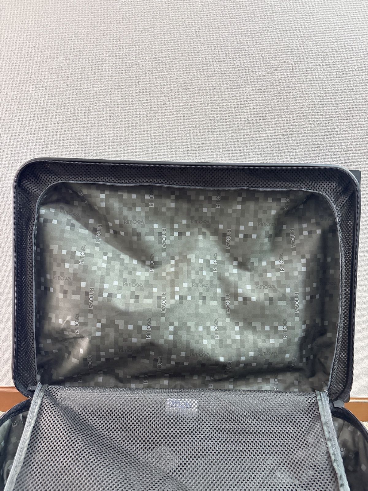【人気の廃盤モデル・美品】リモワ サルサ 33リットル 2輪　ブラック 希少廃盤品】RIMOWAリモワ☆サルサ 機内持込み 33L ブラック 2輪