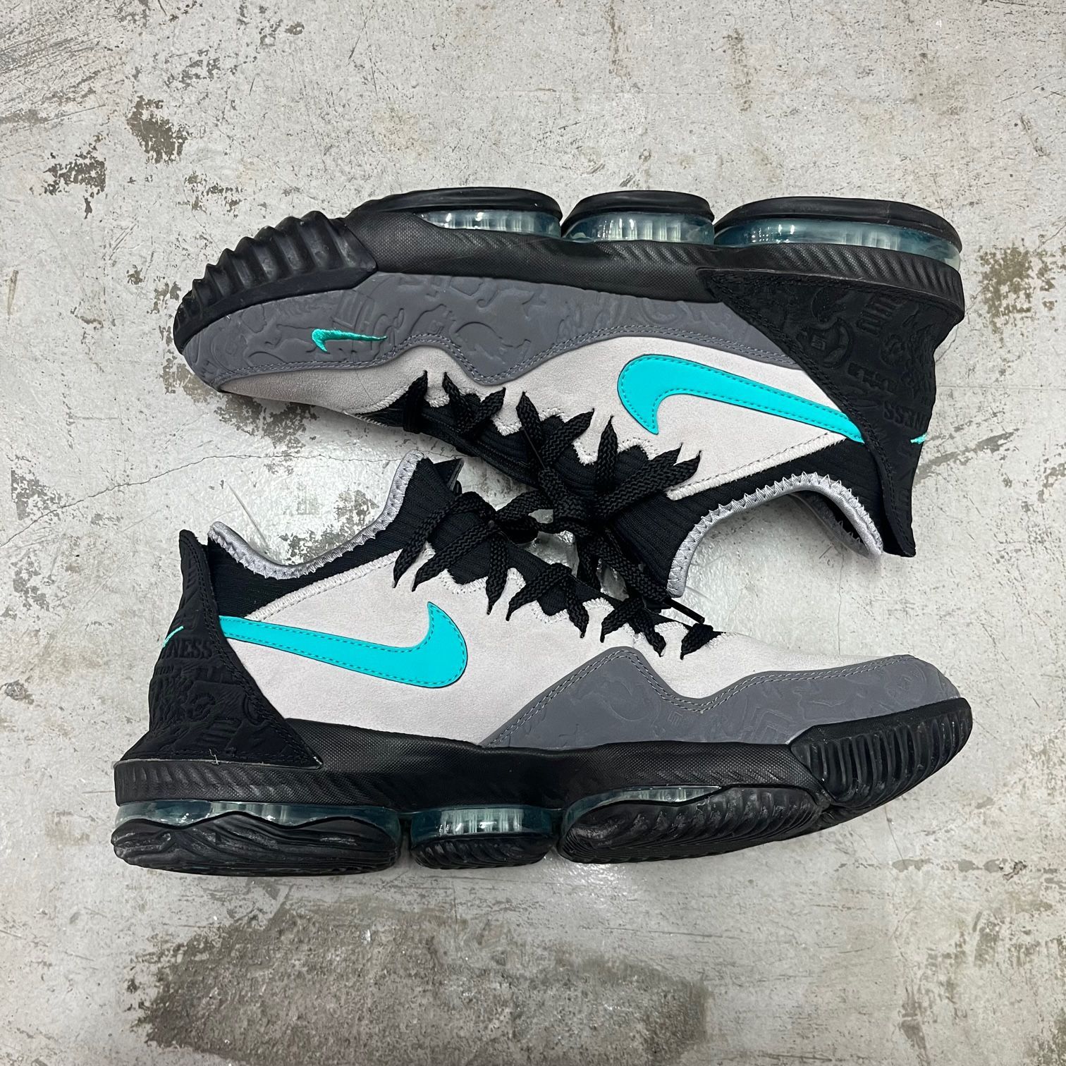 国内正規 NIKE atmos LEBRON 16 LOW EP CLEAR JADE CL3358-003 アトモス レブロン ジェイド スニーカー  ナイキ アトモス 30cm 67708A1 - メルカリ