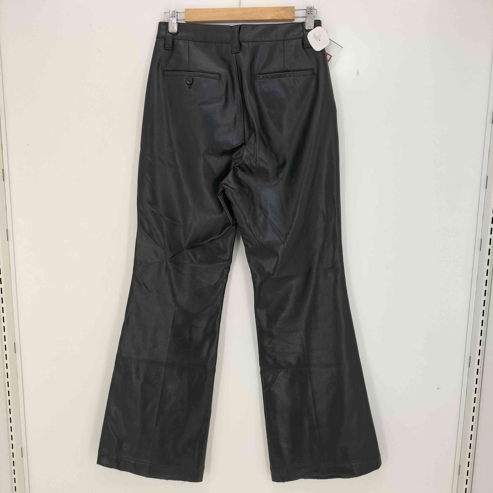 ソエルテ soerte Leather flare pants フェイクレザーフレア
