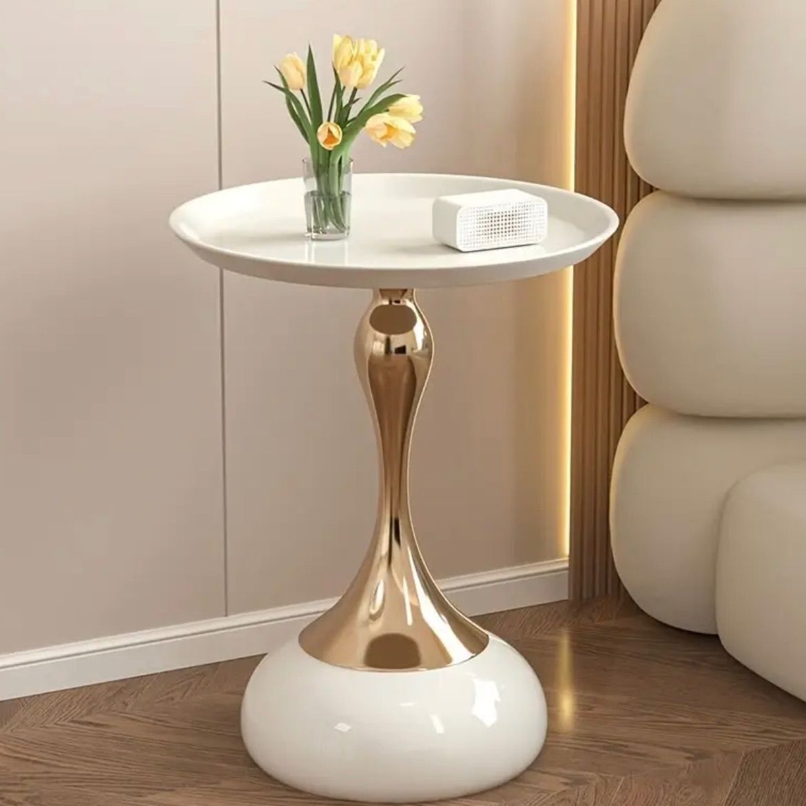 サイドテーブル レトロモダン イタリア風デザイン メタリックトップ カーブベース サイドテーブル レトロモダン イタリア風デザイン メタリックトップ