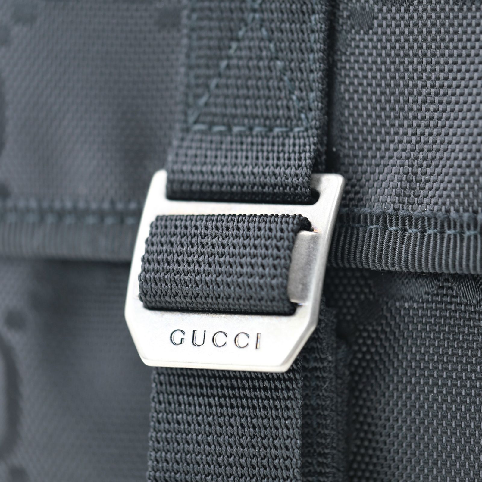 グッチ オフザグリッド GUCCI OF THE GRID ショルダーバッグ GGナイロンキャンバス ブラック ユニセックス 美品 グッチ オフザグリッド GUCCI OF THE GRID ショルダーバッグ GG