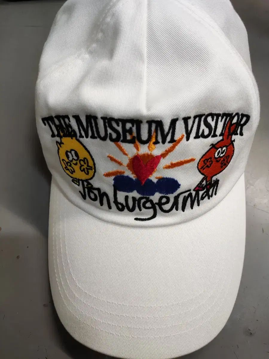THE MUSEUM VISITOR ザ ミュージアムビジター ゾンバーガー ボールキャップ ホワイト