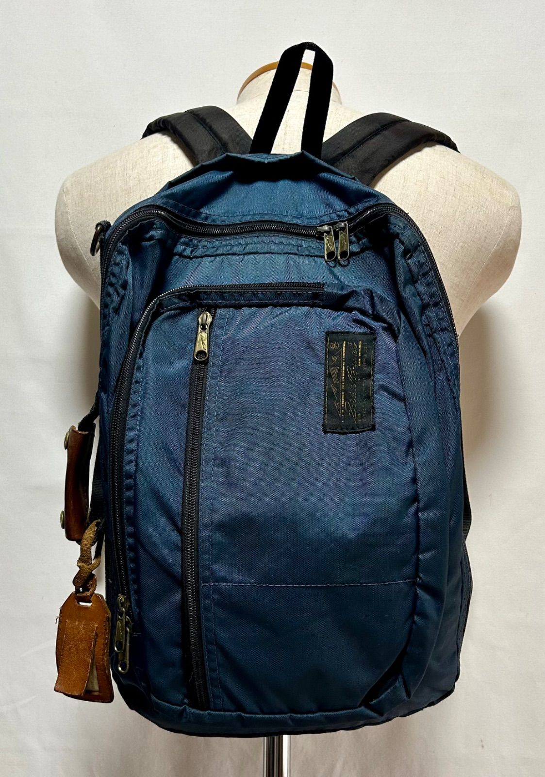 Eddie Bauer 80s 黒タグ レザーバックパック Eddie Bauer 80s 黒タグ レザーバックパック - メルカリ