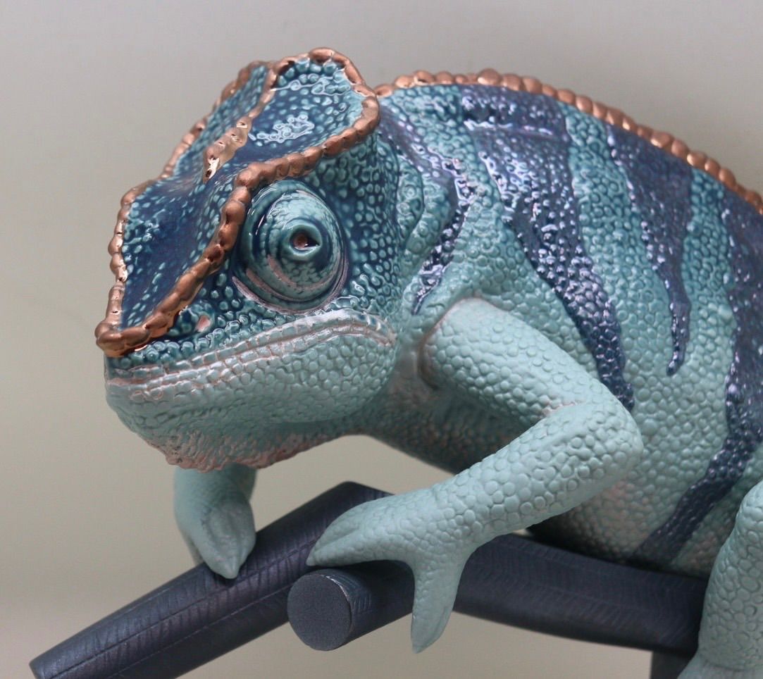 リヤドロ　カメレオン　フィギュリン　陶器置物　爬虫類 カメレオン | リヤドロ公式オンライン